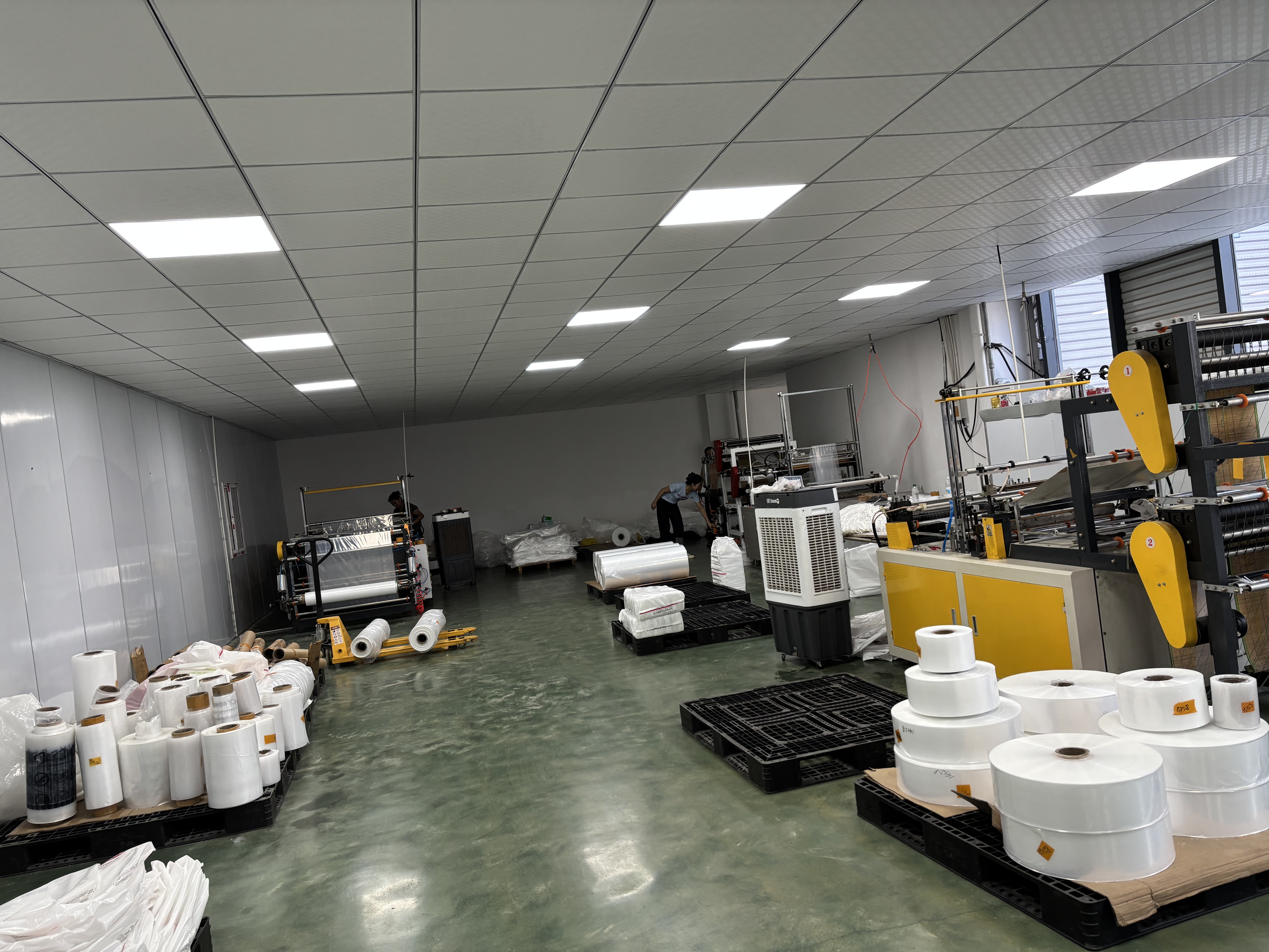 Wide view of a Zhixiang Packaging production workshop